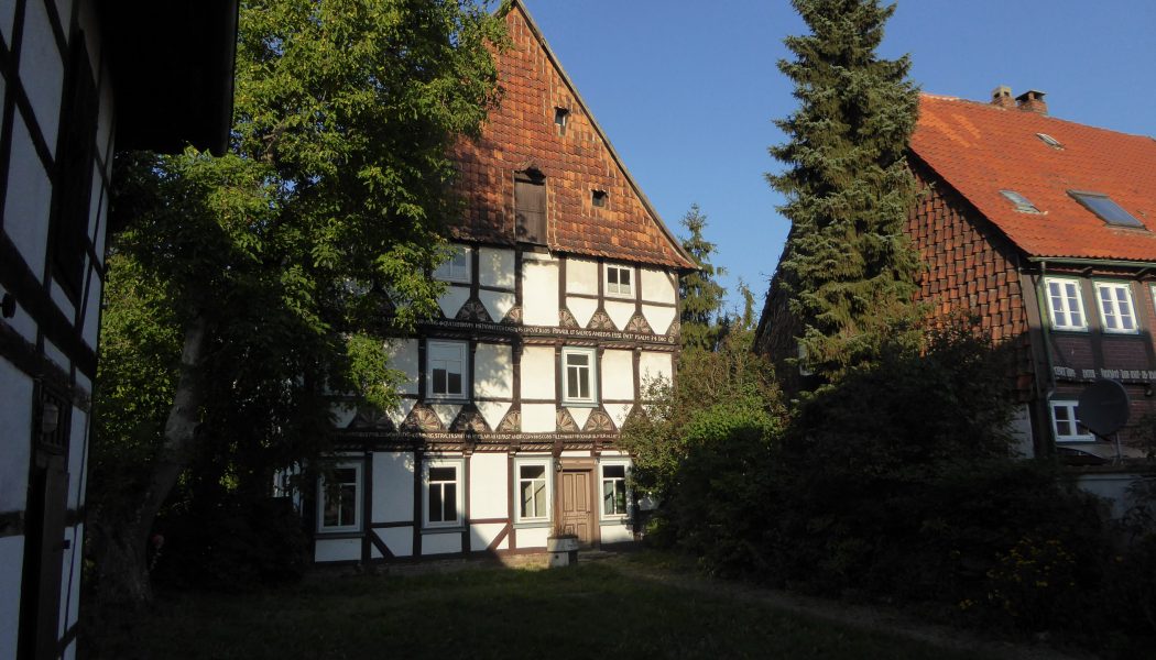 Ostseite mit Hof September 2018