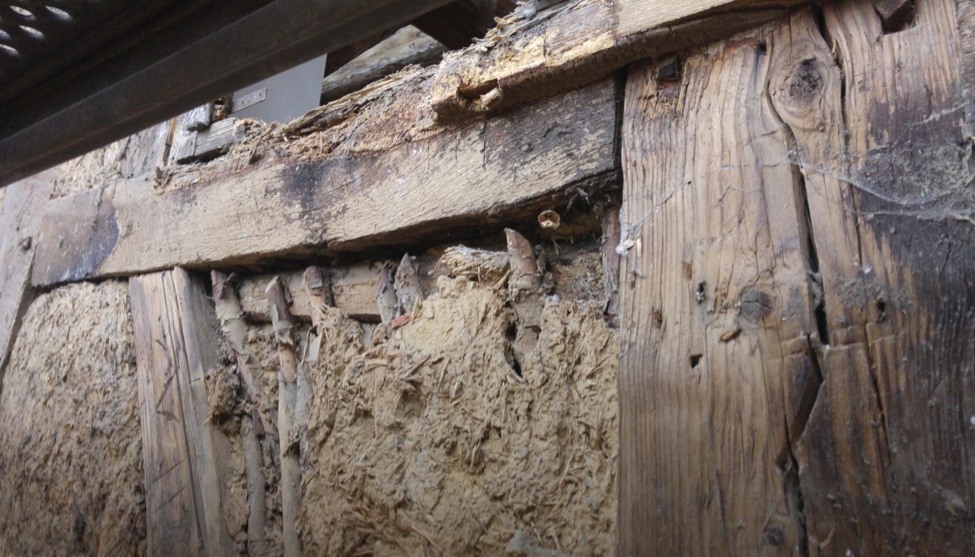 wahrscheinlich bauzeitliches Gefach (1618) an der Westfassade