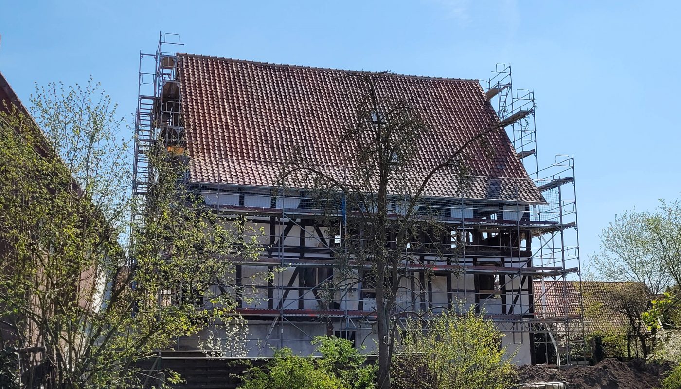 April 21 hurra, auch die nördliche Dachseite ist fertig!