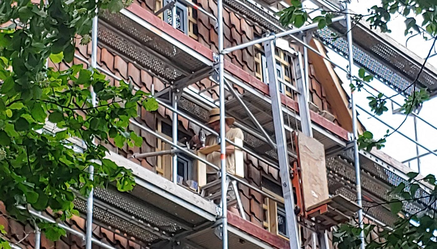 Juni 21 Detailarbeit an der Westfassade